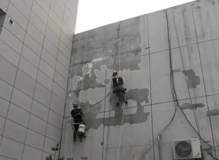 东宁楼顶漏水维修公司分享下东宁外墙防水的注意事项
